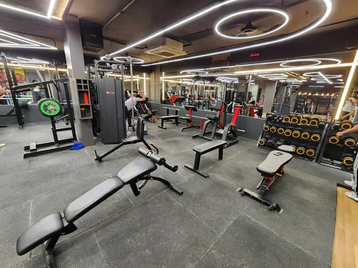 Adjustable benches facing the dumbbell rack
