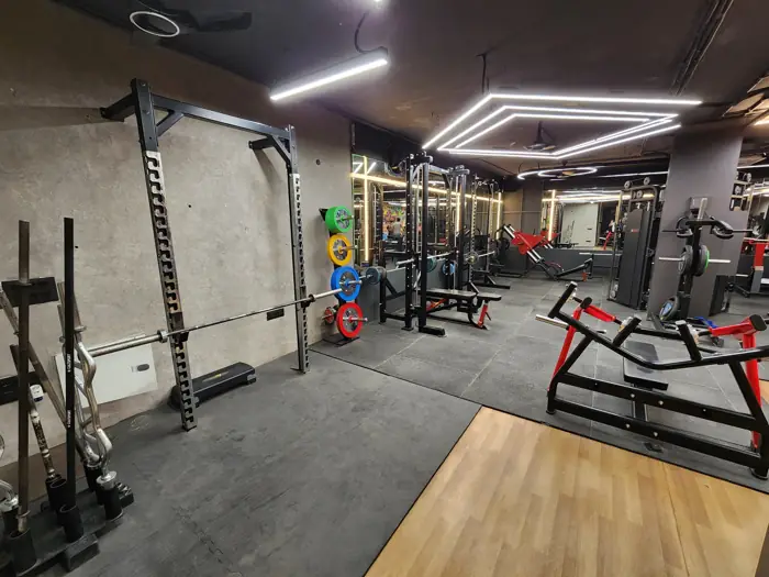 Power rack and red plate-loaded machine