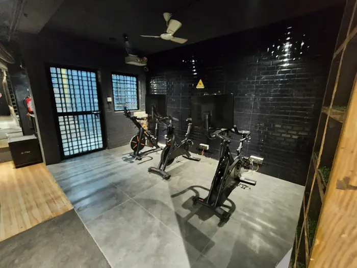 Spin bikes in the cardio room